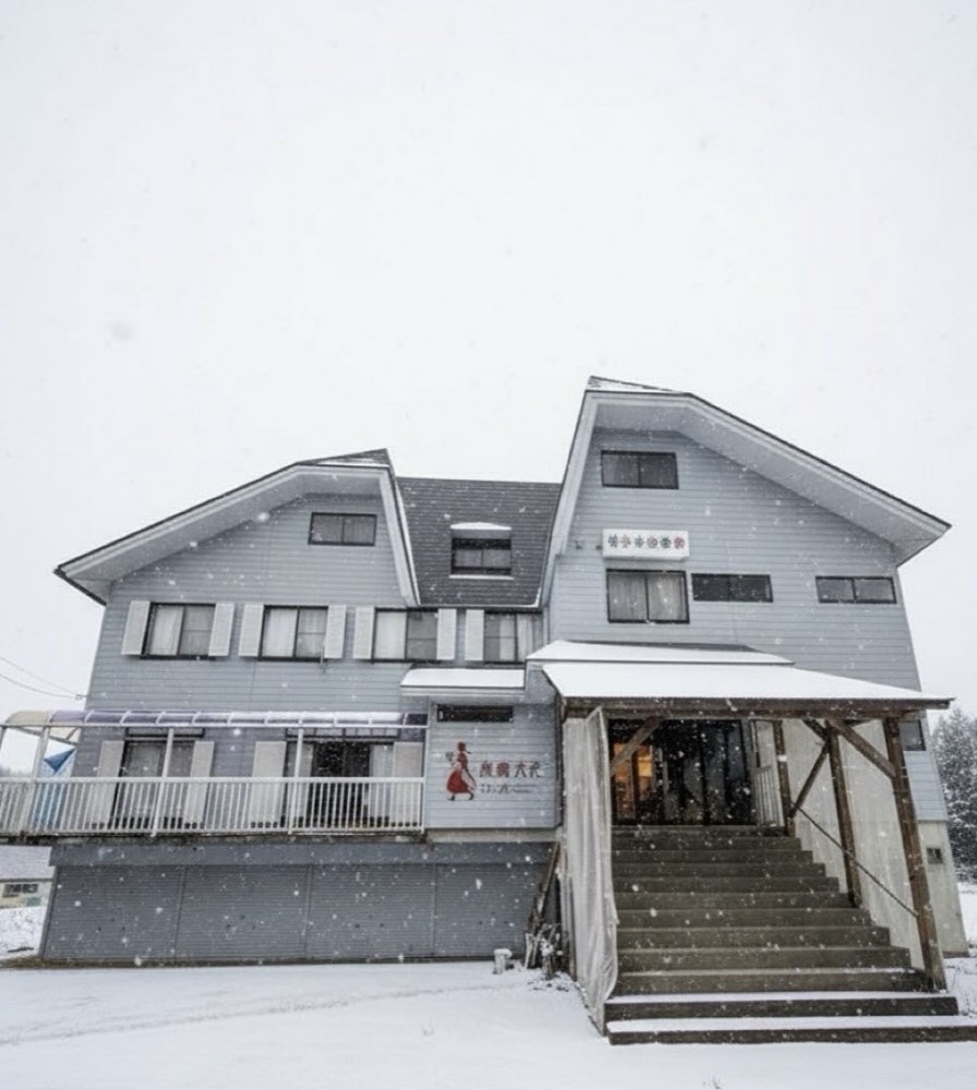 六花民宿外觀雪景